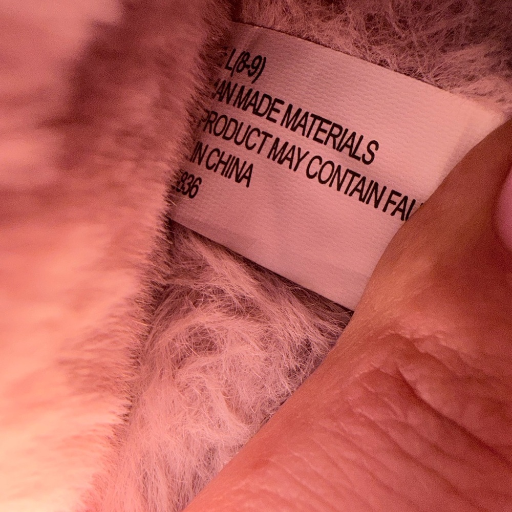 New Never Worn Easy Spirit Soft Pink Fuzzy Slippers with buckles size 8/9 - Picture 8 of 8